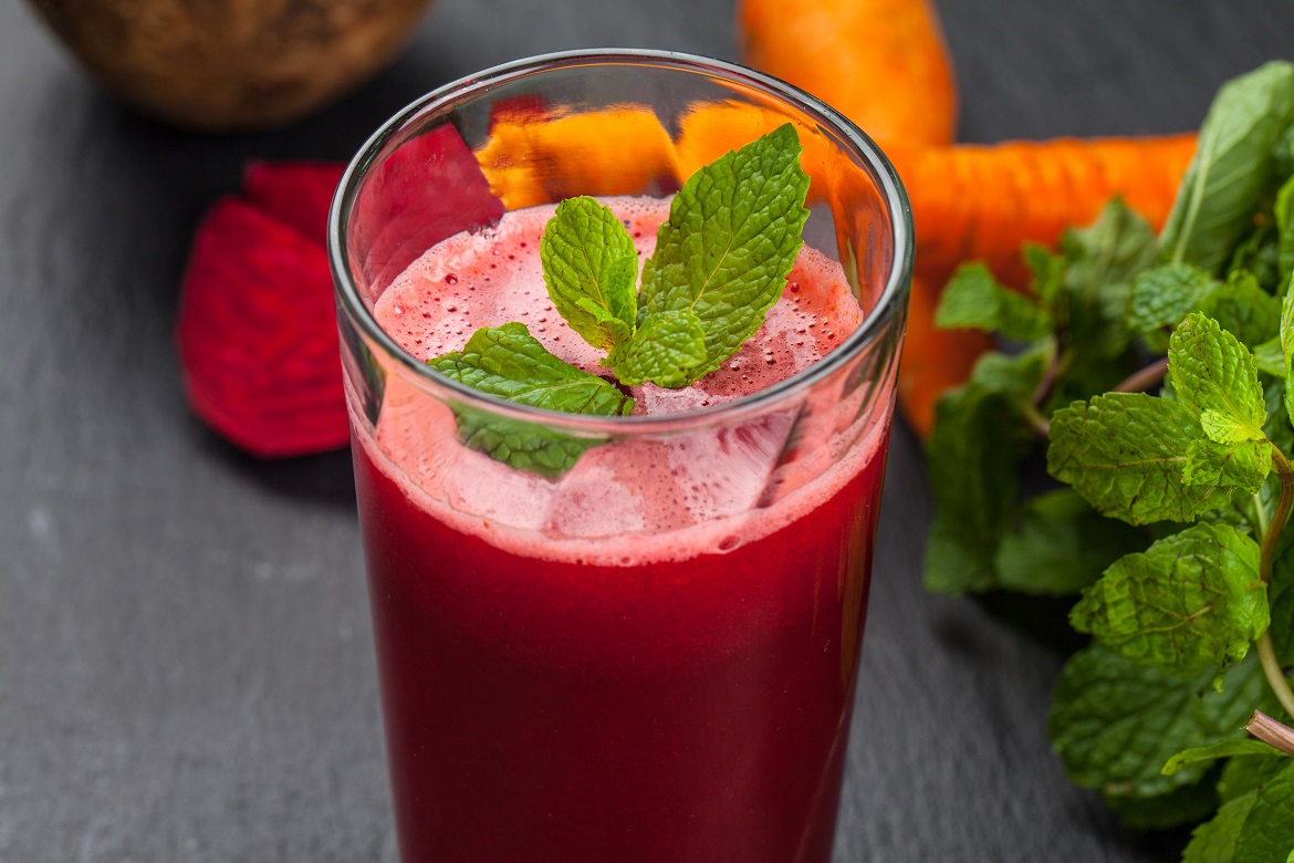 Carrot, beet and berry juice